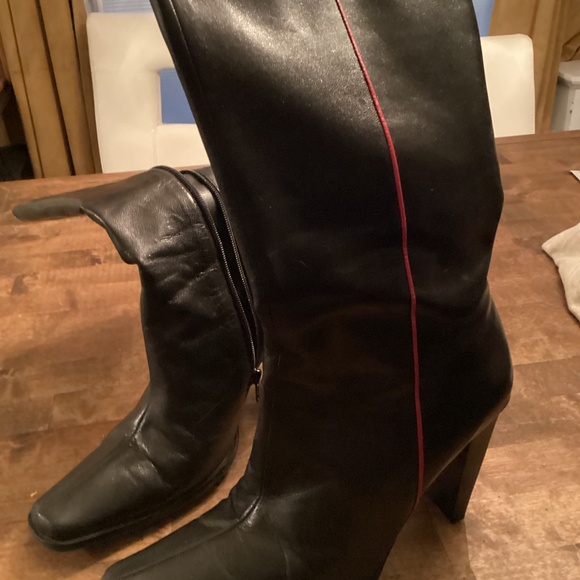 Women’s black leather boots with red stripe on the side - Picture 2 of 5